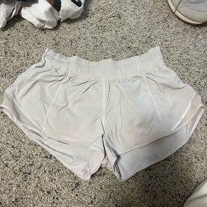 white lululemon hotty hot 2.5 inch short